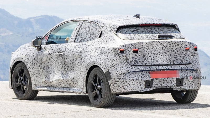 Новый Renault Clio снова попался фотошпионам: теперь и салон