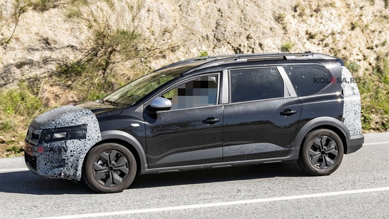 Обновлённый кросс-универсал Dacia Jogger проехался на камеру