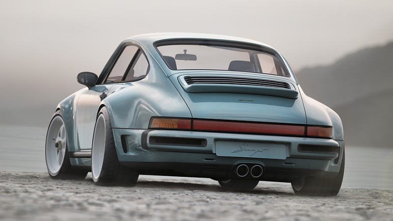 Очередной крутой Porsche 911 от Singer: широкий кузов, четыре фары и атмосферные 426 л.с.
