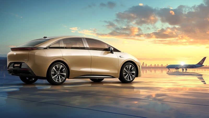 Под крылом самолёта: рождённый авиакомпанией лифтбек Juneyao Air выходит на рынок