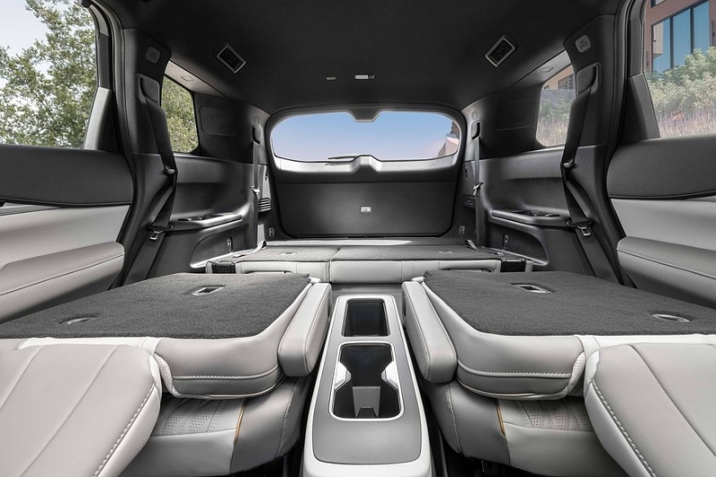 Представлен рестайлинговый Infiniti QX60: дизайн в стиле QX80 и версия «под спорт»