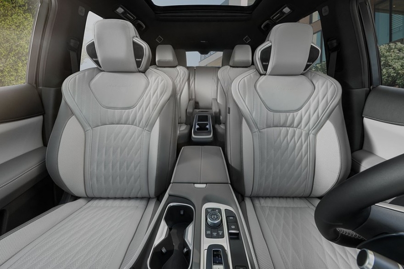 Представлен рестайлинговый Infiniti QX60: дизайн в стиле QX80 и версия «под спорт»