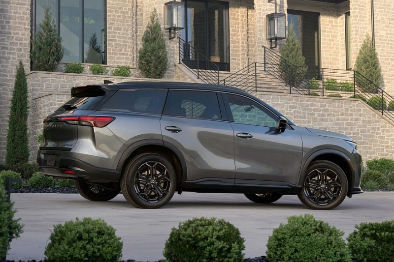 Представлен рестайлинговый Infiniti QX60: дизайн в стиле QX80 и версия «под спорт»