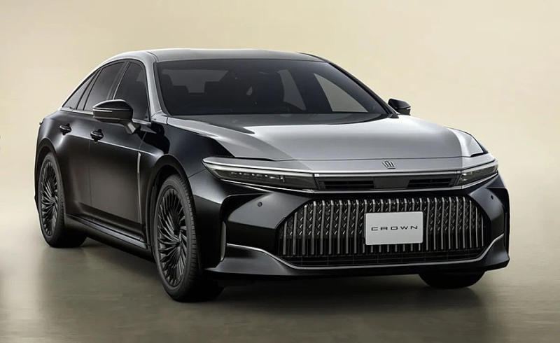 Седан Toyota Crown обзавёлся сразу двумя спецверсиями. Цены известны