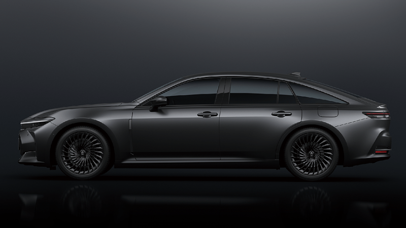 Седан Toyota Crown обзавёлся сразу двумя спецверсиями. Цены известны