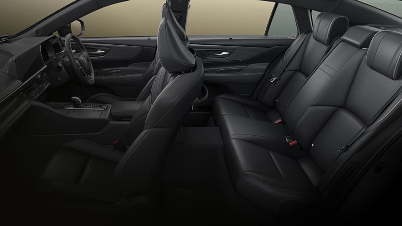 Седан Toyota Crown обзавёлся сразу двумя спецверсиями. Цены известны