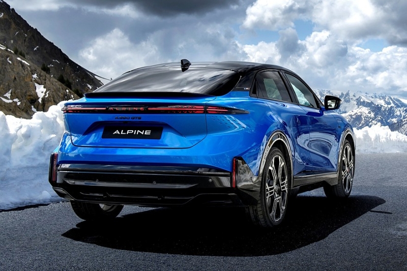 Серийный Alpine A390: три мотора, две версии, клиренс 152 мм и масса более 2,1 т