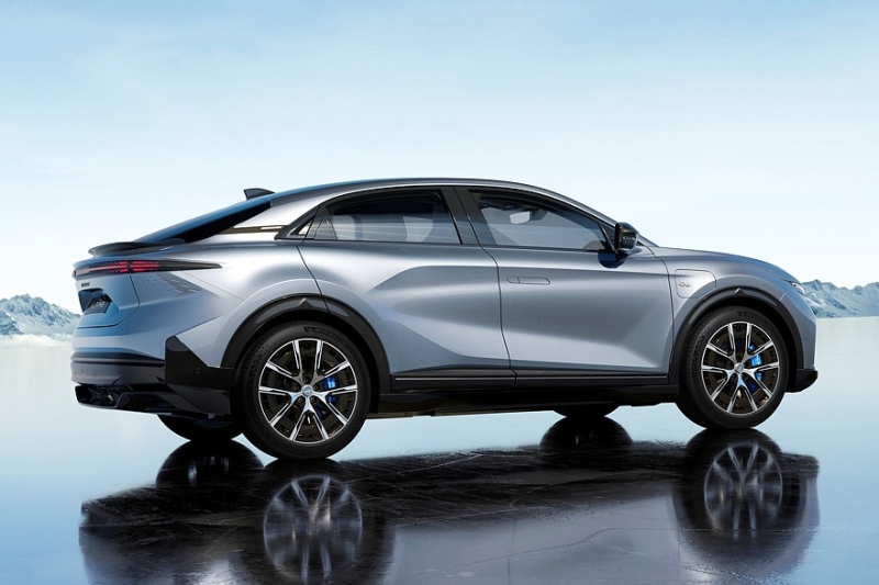 Серийный Alpine A390: три мотора, две версии, клиренс 152 мм и масса более 2,1 т