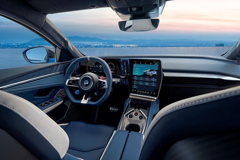 Серийный Alpine A390: три мотора, две версии, клиренс 152 мм и масса более 2,1 т