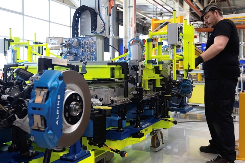 Серийный Alpine A390: три мотора, две версии, клиренс 152 мм и масса более 2,1 т