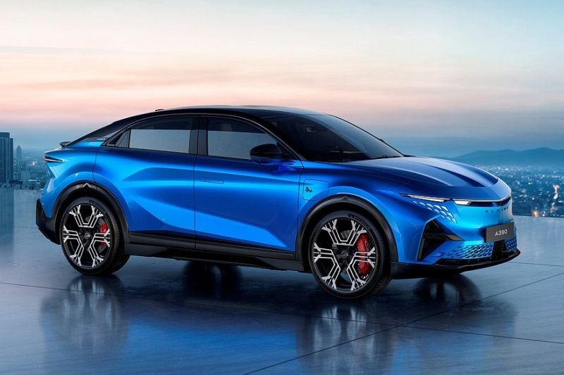 Серийный Alpine A390: три мотора, две версии, клиренс 152 мм и масса более 2,1 т