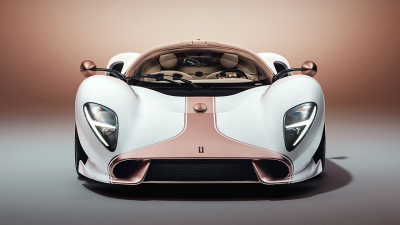Серийный De Tomaso P72: завораживающие формы, мощный V8 и никаких экранов в салоне