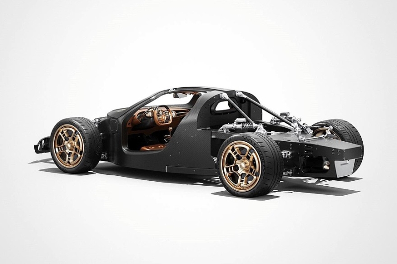 Серийный De Tomaso P72: завораживающие формы, мощный V8 и никаких экранов в салоне