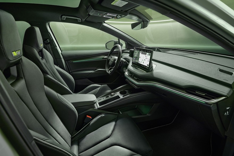 Топовые кроссоверы: Skoda рассекретила обновлённые Enyaq RS и Enyaq Coupe RS