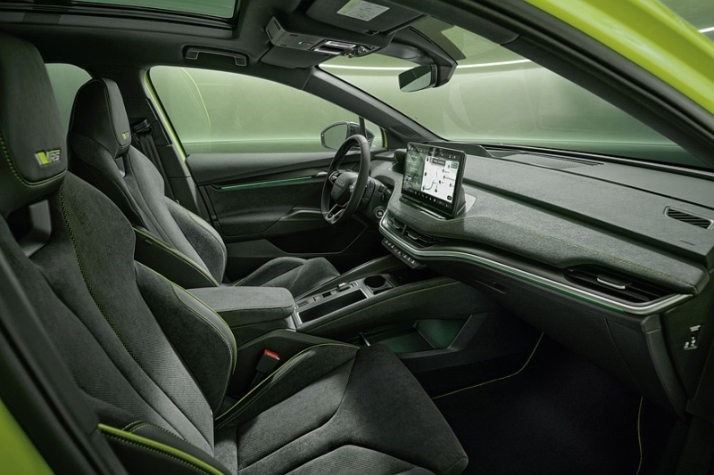 Топовые кроссоверы: Skoda рассекретила обновлённые Enyaq RS и Enyaq Coupe RS