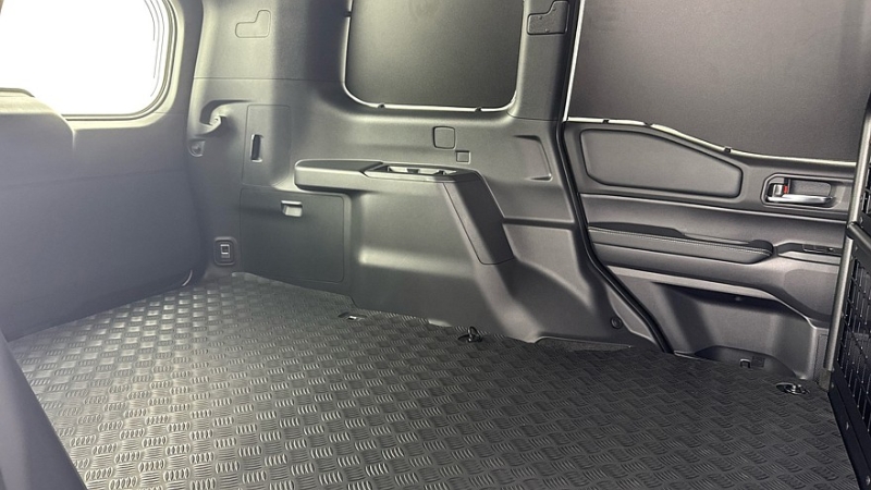 Актуальный внедорожник Toyota Land Cruiser Prado превратили в фургон