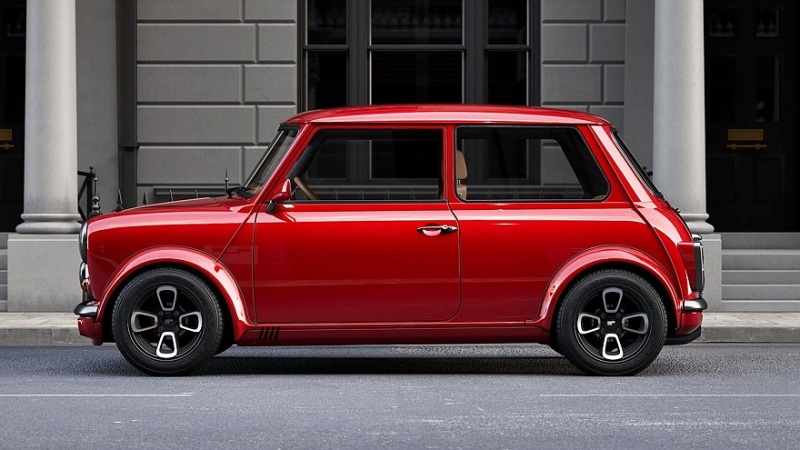Бывший шеф-дизайнер Jaguar сделал крутой рестомод на базе классического Mini