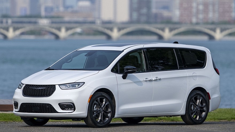 Chrysler подготовил юбилейную версию минивэна Pacifica к 100-летию бренда