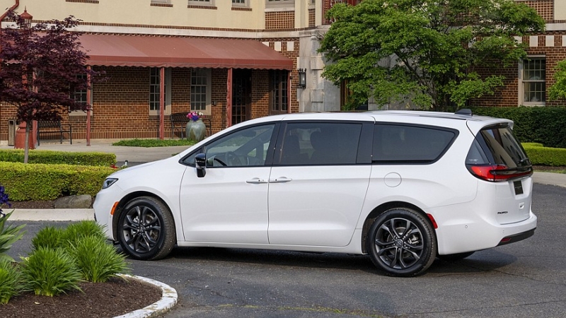 Chrysler подготовил юбилейную версию минивэна Pacifica к 100-летию бренда