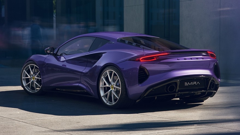 Cпорткар Lotus Emira получил обновки к 2026 модельному году