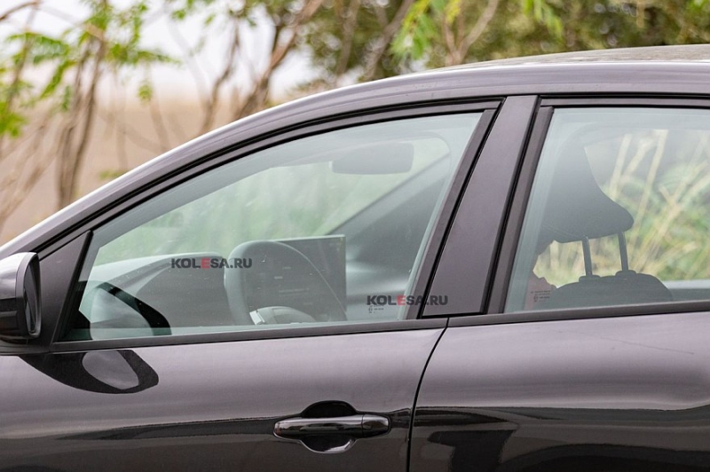 Dacia готовит обновлённый Logan: седан засветился на фото