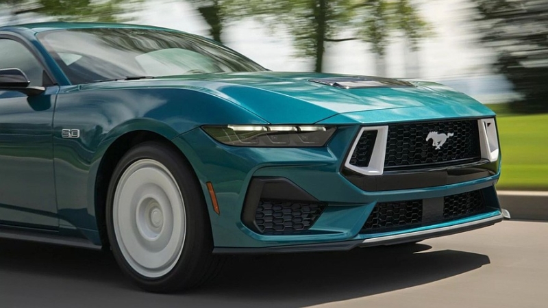 Ford Mustang посвежел и получил ретро-версию с отсылками к 1980-м годам