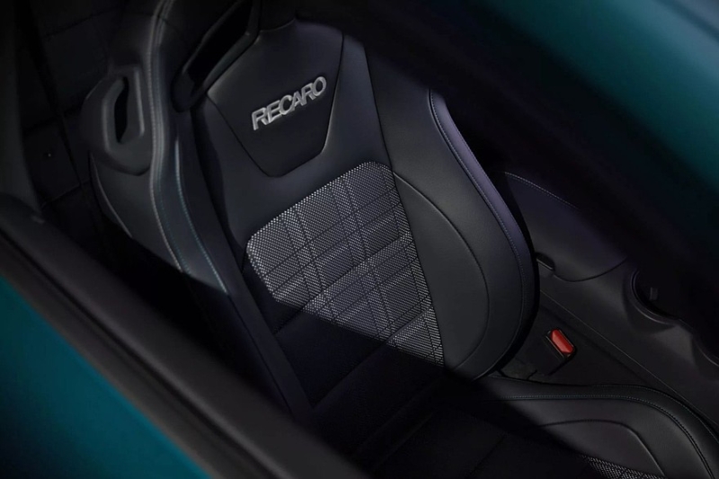 Ford Mustang посвежел и получил ретро-версию с отсылками к 1980-м годам