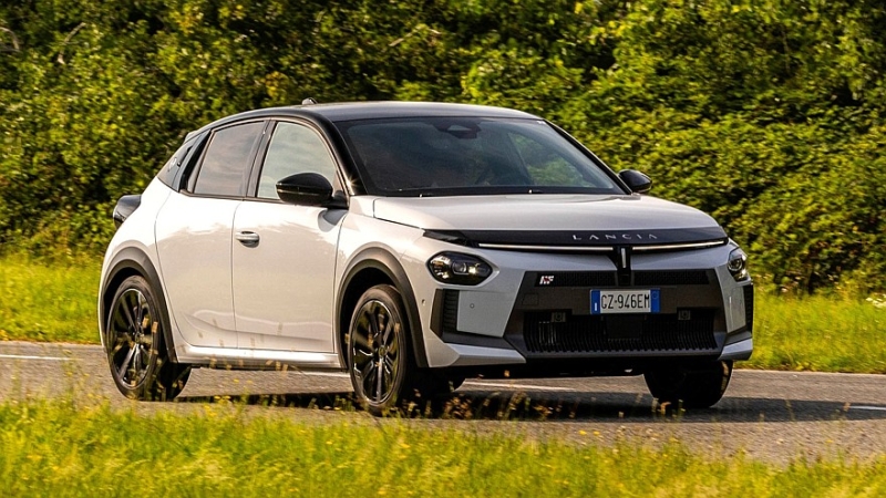 Lancia полностью рассекретила электрический хот-хэтч Ypsilon HF и бензиновый HF Line