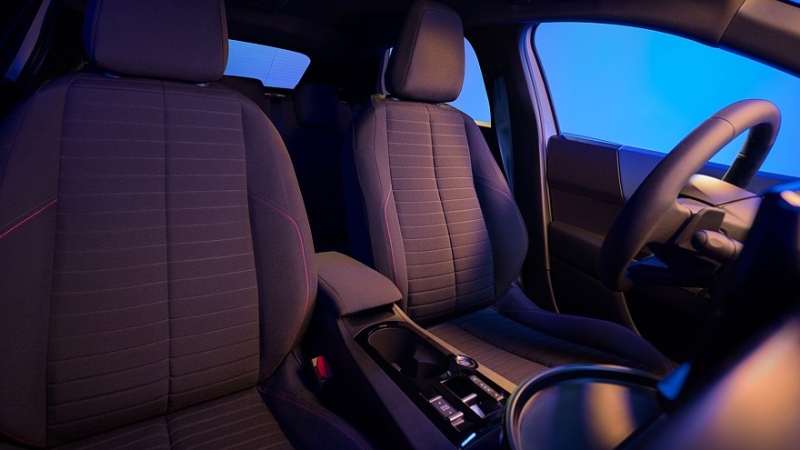 Lancia полностью рассекретила электрический хот-хэтч Ypsilon HF и бензиновый HF Line