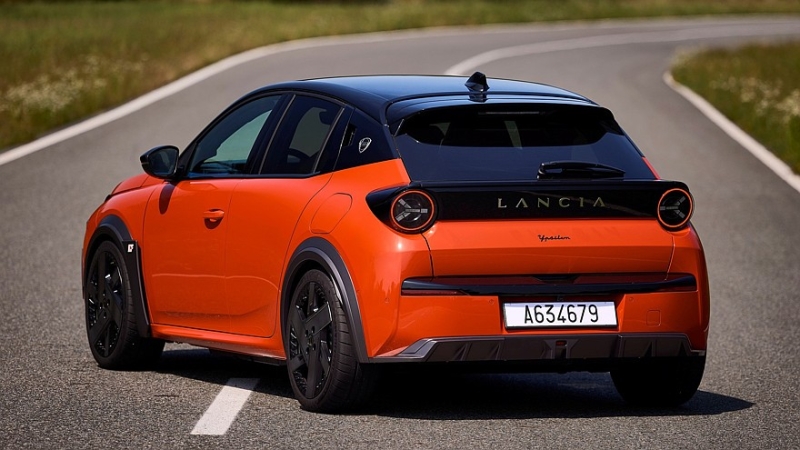 Lancia полностью рассекретила электрический хот-хэтч Ypsilon HF и бензиновый HF Line