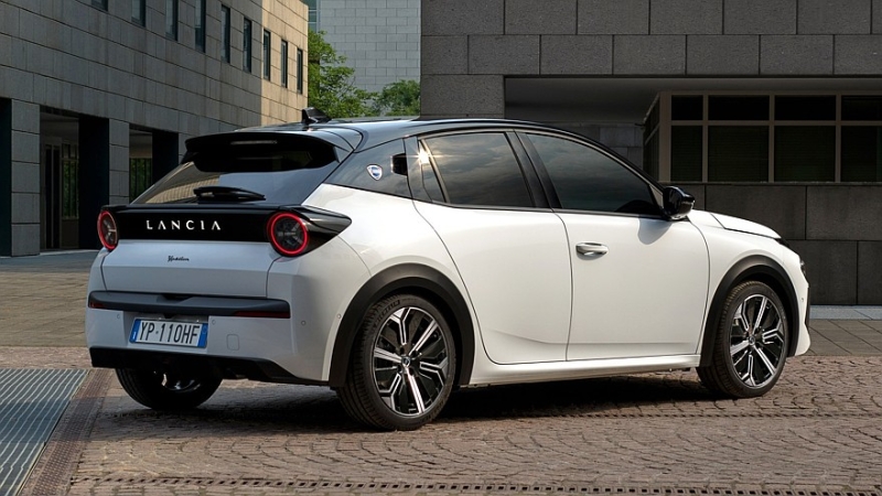 Lancia полностью рассекретила электрический хот-хэтч Ypsilon HF и бензиновый HF Line