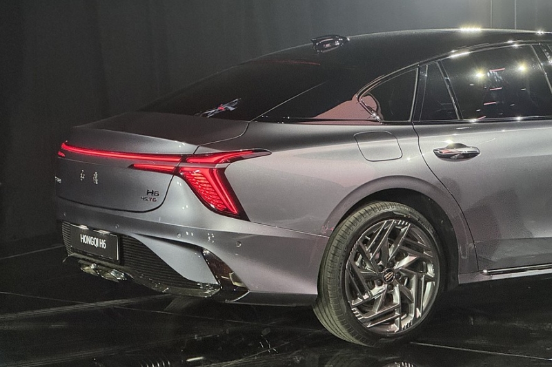 Лифтбек Hongqi H6 добрался до российского рынка в двух версиях, цены известны