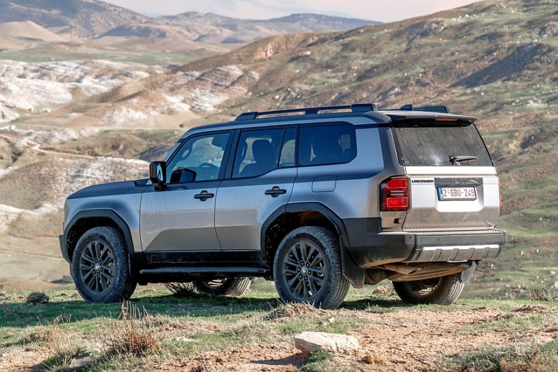 Лучше тянет, меньше дымит: Toyota Land Cruiser Prado стал мягким гибридом в Европе