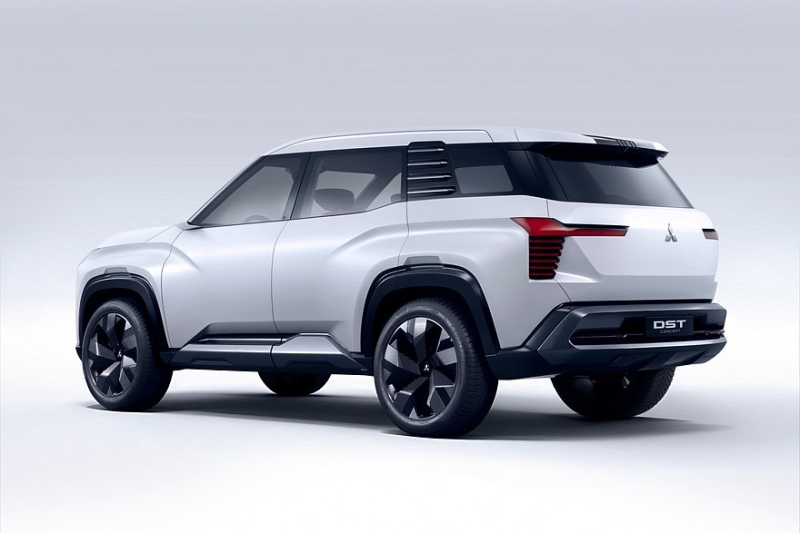 Mitsubishi анонсировала новинку: возможно, это кроссовер Destinator по мотивам DST Concept