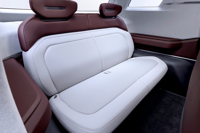 Mitsubishi анонсировала новинку: возможно, это кроссовер Destinator по мотивам DST Concept