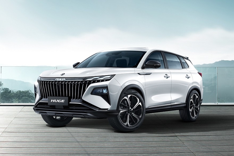 Новые кроссоверы Dongfeng Huge и Mage в России: комплектации и цены