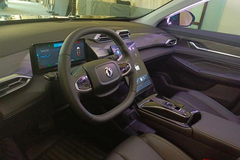 Новые кроссоверы Dongfeng Huge и Mage в России: комплектации и цены