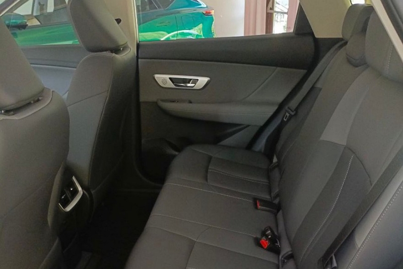 Новые кроссоверы Dongfeng Huge и Mage в России: комплектации и цены