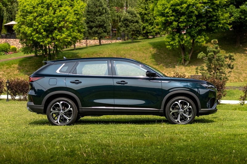 Новые кроссоверы Dongfeng Huge и Mage в России: полный прайс-лист