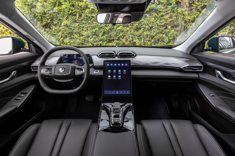 Новые кроссоверы Dongfeng Huge и Mage в России: полный прайс-лист