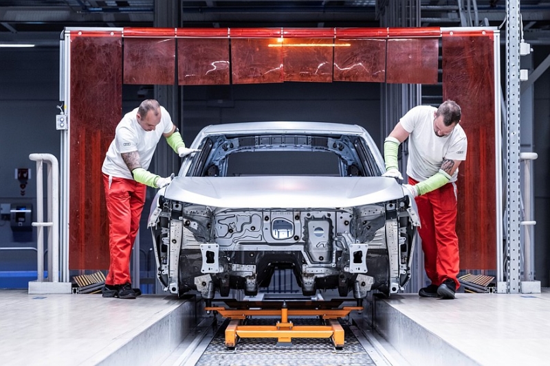 Новый Audi Q3: странности в эргономике, отделка из вторсырья и прежняя платформа