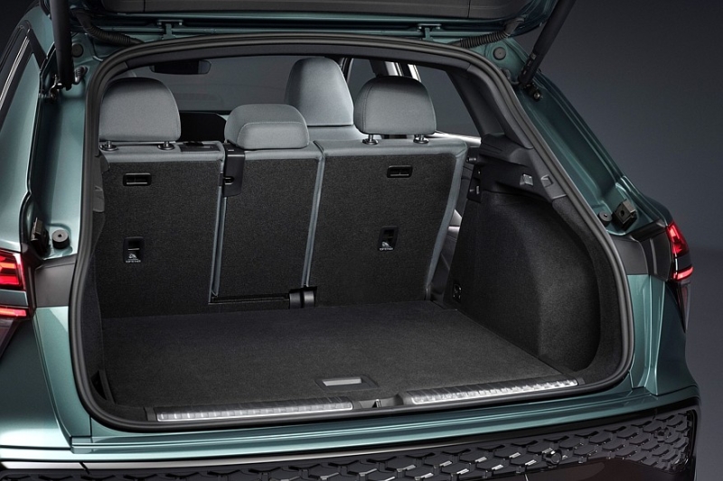 Новый Audi Q3: странности в эргономике, отделка из вторсырья и прежняя платформа