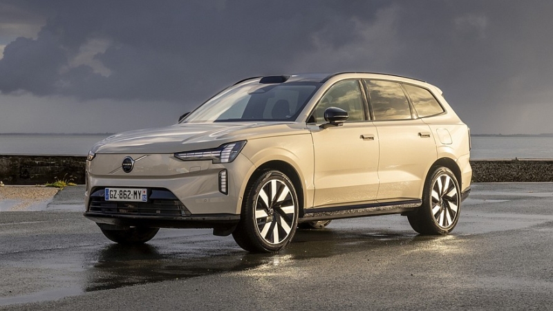 Новый кроссовер Volvo EX60 готовится к премьере: ещё один тизер