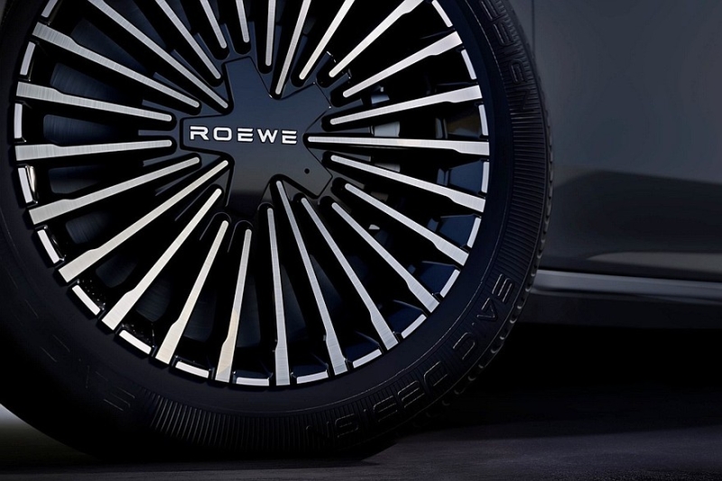 Показан большой седан Roewe M7 DMH в новом стиле от бывшего дизайнера BMW и Volkswagen