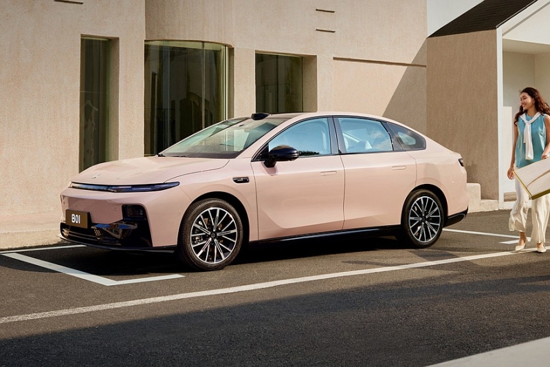 Седан B01 от марки Leapmotor, продвигаемой Stellantis, предложен с привлекательными ценами