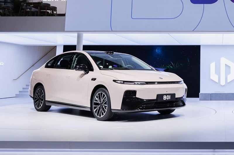 Седан B01 от марки Leapmotor, продвигаемой Stellantis, предложен с привлекательными ценами