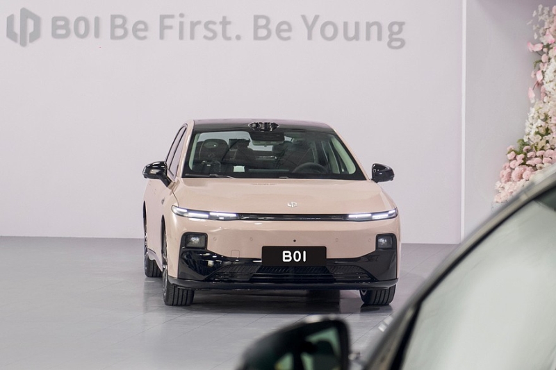 Седан B01 от марки Leapmotor, продвигаемой Stellantis, предложен с привлекательными ценами