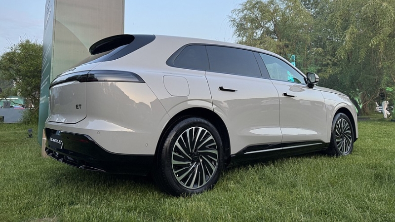 Седан Exlantix ES и кроссовер ET выходят на российский рынок, цены известны