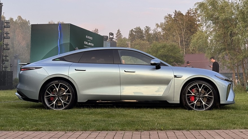 Седан Exlantix ES и кроссовер ET выходят на российский рынок, цены известны