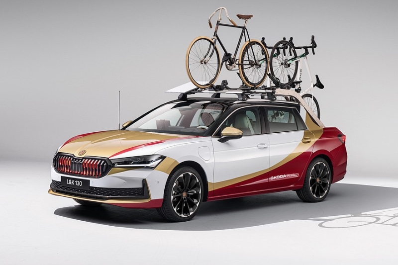 Skoda Superb превратили в пикап со сдвижной пассажирской дверью